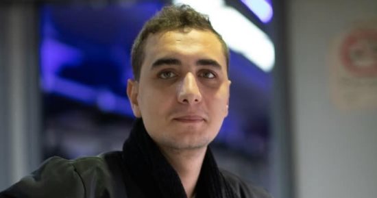 خطوة ونظرة لامعة للديار.. قصيدة محمد طايل بملتقى بيت الشعر العربي للنص الجديد