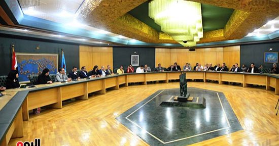 وداعًا عادل درة.. أربعة عقود من الإبداع الصحفي تطوي صفحتها الأخيرة
