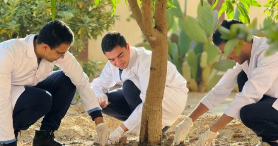 التكنولوجيا فى خدمة الصحة المجتمعية.. شباب مصريون ينقذون حياة 700 ألف مريض فى 9 دول من خلال منصة رقمية ذكية للتشخيص الطبى عن بعد.. وطلاب مدرسة بالعبور يتوصلون لتقنية زراعية لمواجهة تحديات ندرة المياه