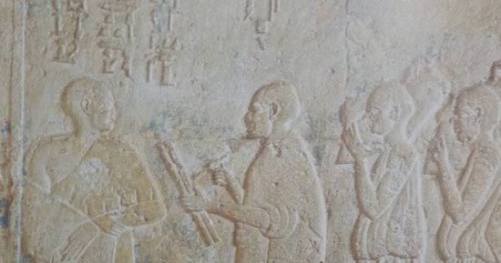 الأثاث الجنائزى وصقل الذهب..حرف يدوية خلدتها مقبرة بيتوزيرس بتونا الجبل