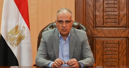 وزير الرى: التعامل الفوري مع المخلفات والقمامة بعدد من المصارف الزراعية بالجيزة