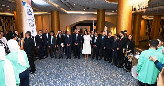 الدولة تضع تمكينهم على رأس أولوياتها.. منتدى "رؤية" يدعم ذوى الإعاقة البصرية.. المستشار محمود فوزى: جزء أصيل من رؤية مصر 2030.. محافظ القاهرة: نقلة نوعية فى حياتهم.. ووزارة التضامن: ننظر لهم كأصحاب بصيرة