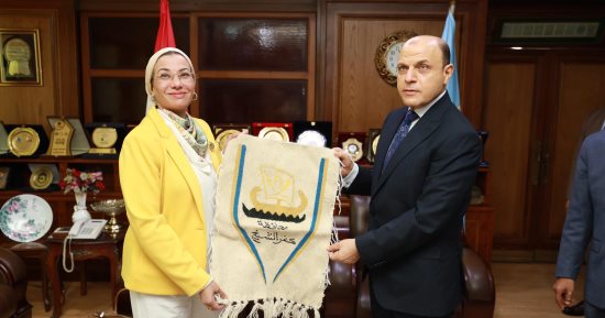 محافظ كفر الشيخ يستقبل وزيرة البيئة قبيل انطلاق مؤتمر "الابتكار من أجل مستقبل أخضر"