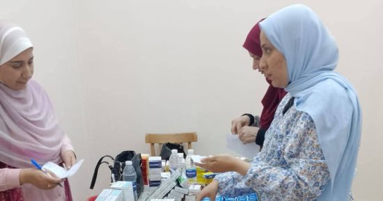 مجلس مدينة الخارجة: وصول قافلة جامعة الوادى الجديد المجانية لعلاج أهالى المركز