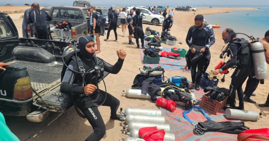 حملة نظافة لمنطقة اللاجونا فى مدينة دهب