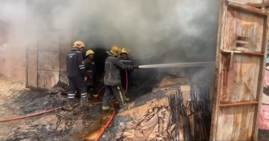 السيطرة على حريق مخزن تبن بالشرقية  
