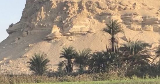 "هرم سيلا".. أحد أهم المعالم الأثرية بالفيوم.. بناه الملك سنفرو ويرجع لعصر الأسرة الثالثة.. ارتفاعه 21 مترًا وزاوية ميله 76 درجة.. مدير آثار الفيوم الأسبق: أقدم من هرم ميدوم وتفاصيله تؤكد دقة التخطيط.. صور