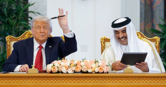 استقبال تاريخى فى الدوحة.. رئيس أمريكا فى قطر لأول مرة منذ 20 عاما.. مناقشات استراتيجية واتفاقيات بمليارات الدولارت.. ترامب: أثق فى جهود الأمير لحل النزاعات.. وتميم: الاتفاقيات ترفع العلاقة لأعلى مستوى