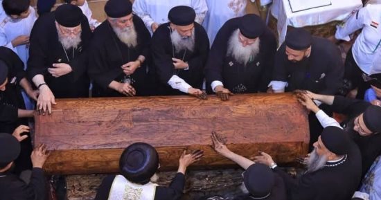 أقباط الأقصر يحتفلون بعيد استشهاد الأم دولاجى وأولادها الأربعة.. صور