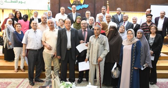 محافظ الفيوم يُكرم عدداً من الأمهات المثاليات