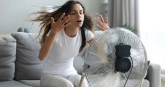 موجة شديدة الحرارة اليوم وغدًا.. 4 طرق هتساعدك على مواجهة الحر خارج وداخل المنزل.. لابد من ارتداء الملابس القطنية الفاتحة وشرب الكثير من السوائل.. وخطوات للحصول على مكياج ثابت خلال ارتفاع درجات الحرارة