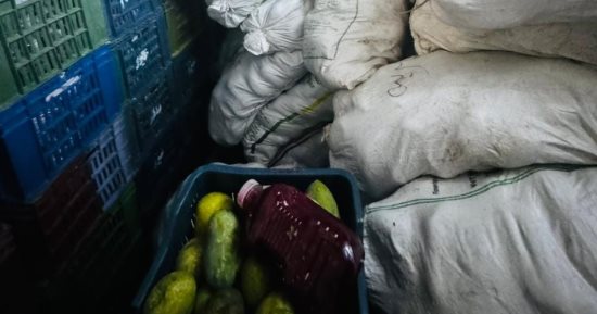 ضبط 7 أطنان مانجو وفراولة وعصائر وأيس كريم بمحل تجهيز وتعبئة العصائر في بنها