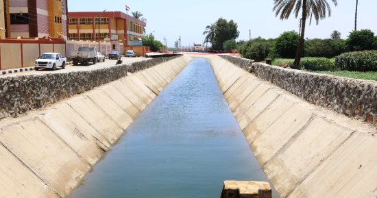 موسم زراعى بلا أزمات.. مشروع تبطين الترع بسوهاج يحوّل الحلم إلى واقع.. الترعة النظيفة تحمى من الأمراض وتروى الأرض.. مليار و854 مليون جنيه لإنقاذ مياه الرى بقرى المحافظة.. صور