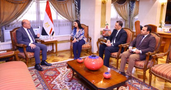 وزيرة التضامن تلتقى رئيس جامعة سوهاج لتعزيز سبل التعاون