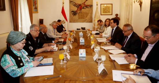 وزير الثقافة يجتمع بلجنة اختيار رئيس أكاديمية الفنون الجديد