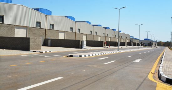 " منطقة غرب طهطا" بوابة جديدة للصناعة والتنمية فى صعيد مصر.. مشروعات البنية التحتية بلغت 1.766 مليار جنيه.. مساحة المنطقة الصناعية تصل 912 فدانًا ومقسمة على 4 مراحل.. والمشروع يعزز فرص جذب الاستثمار "صور"