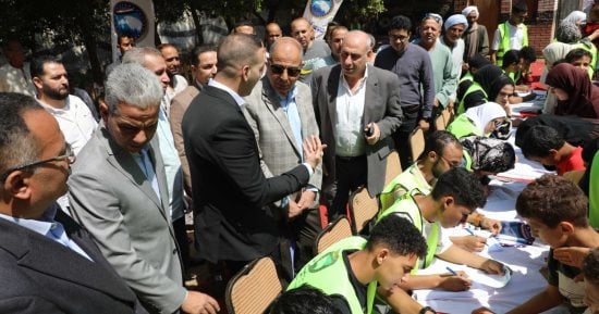 محافظ المنيا يشهد فعاليات قافلة طبية مجانية بمغاغة ويشيد بدور المجتمع المدنى
