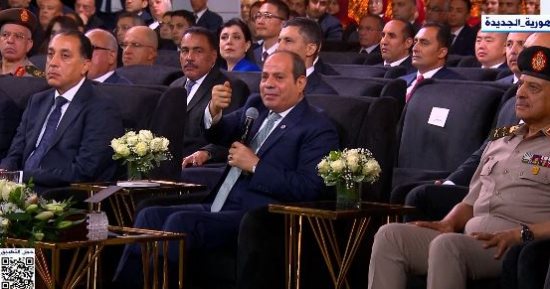الرئيس السيسي معزيا محافظ الوادى الجديد على الهواء: بعزيك فى وفاة شقيقك