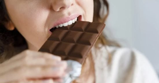 هل ترفع الشوكولاتة ضغط الدم.. أم تحميه؟