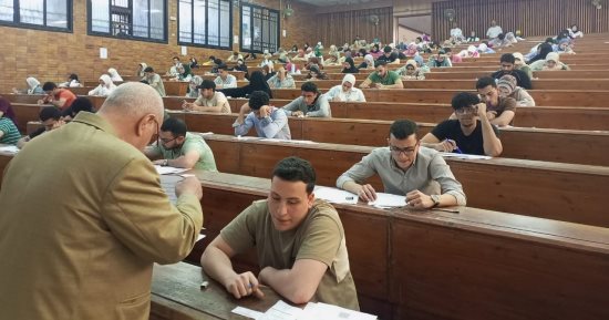 نائب رئيس جامعة دمنهور يتفقد امتحانات نهاية العام الدراسى (صور)