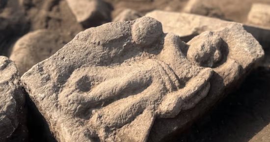فيكتوريا المجنحة تعود إلى النور.. نقش رومانى عمره 1800 عام يبهر العلماء