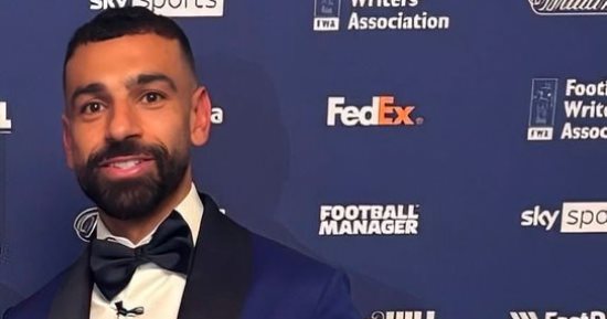 محمد صلاح يتسلم جائزة أفضل لاعب فى الدوري الإنجليزي من رابطة الكتاب (فيديو)
