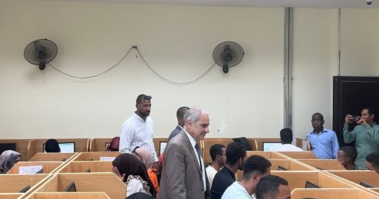 رئيس جامعة أسوان يطمئن على امتحانات نهاية العام بكلية علوم الرياضة    
