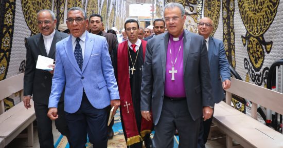 رئيس الطائفة الإنجيلية يشهد حفل تنصيب القس مينا جدعون راعيا للكنيسة بدشنا