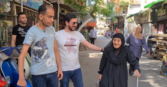 "بيقولوا كل دعواته مُجابه".. قصة مؤثرة لشاب "أيقونة وبركة" في برنامج "فتحى شو"