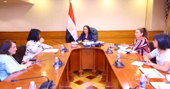 وزيرة التضامن تبحث تعزيز الشراكة بين صندوق دعم الصناعات الريفية والبيئية