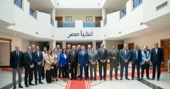 لجنة الصناعة بمجلس النواب تزور مصنع إنتاج وإصلاح المدرعات         