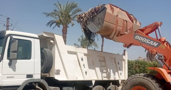 رفع حوالي 70 طن من القمامة والمخلفات بـ 7 قرى بمركز سوهاج