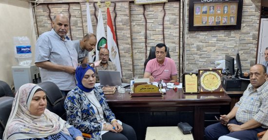 مدير تعليم سوهاج يتابع انتظام امتحانات العملى للدبلومات الفنية بغرفة العمليات