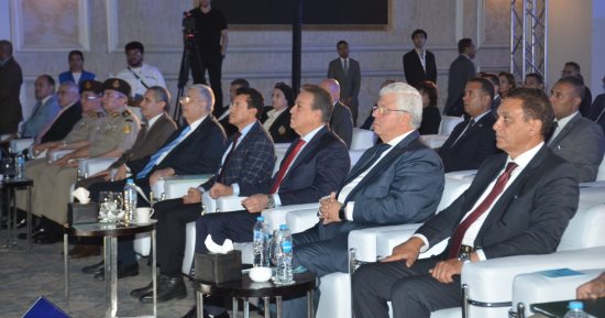 مصر تضع أول خريطة جينية شاملة للمصريين باستثمارات 2 مليار جنيه.. إطلاق المرحلة التنفيذية لأضخم مشروع جينوم في الشرق الأوسط وتسليم عينات جينوم الرياضيين.. وتحالف من 15 جامعة ومركز بحثى يشاركون فى المشروع