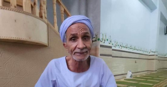 الزي الرسمي للرجال والسيدات في الأقصر.. الجلباب البلدي والتقشيطة للرجال في الشتاء والصيف.. و"الجرجار والجبة" والقناع والحبرة أشهر الأزياء لسيدات قرى ونجوع المحافظة.. ويستغرق تصنيعها من 4 لـ7 أيام