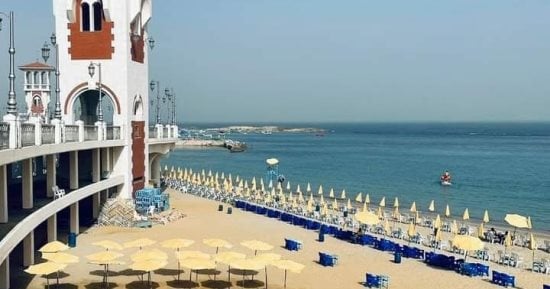 حكاية شاطئ البوريفاج فى الإسكندرية.. أيقونة سياحية فى السينما المصرية.. شهد تصوير العديد من الأفلام أشهرها "الزوجة 13" و"حافية على جسر الذهب".. وخبير سياحى: مازال يحتفظ بنفس الاسم لشهرته التاريخية.. صور