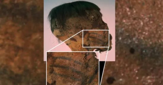 وشم نادر على وجه مومياء غامضة عمرها 800 عام يحير علماء الآثار