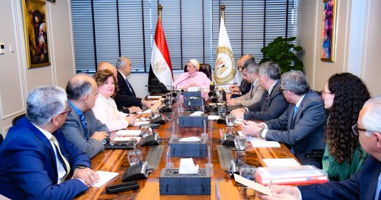 وزيرة البيئة تلتقى أعضاء جمعية رجال الأعمال المصريين لتبادل الرؤي والأفكار