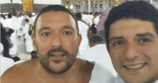 بدء صلاة الجنازة على حفيد الدكتورة نوال الدجوي تمهيدًا لتشييع جثمانه.. فيديو