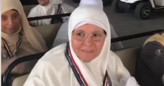"أنا جيت أزورك يا نبي".. صوت مصر يعلو في المدينة المنورة بلسان حاجة عاشقة فيديو