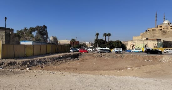 ميدان السيدة عائشة يتحول لمزار سياحى.. إزالة الكوبرى المعدنى وتغيير مسار محور صلاح سالم.. محافظ القاهرة: غلق الميدان أمام حركة السيارات وربطه بالقلعة.. ويؤكد: الكوبرى تسبب في حوادث كثيرة.. صور