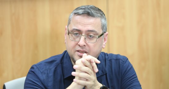 محمد سمير ندا: درست بيئة الصعيد قبل كتابة صلاة القلق والكتابة عالجتني
