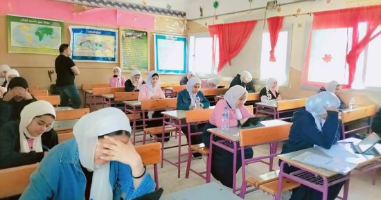 طلاب أولى وثانية ثانوى بشمال سيناء يؤدون الامتحانات وتشديد على عدم اصطحاب الهواتف