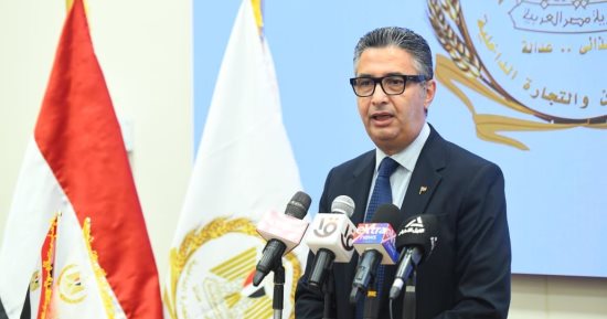 وزير التموين يعلن إنشاء شوادر لطرح خراف وأبقار حية للأضاحي.. اعرف الأسعار
