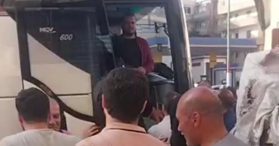 رايحة فين يا حاجة يا أم الشال قطيفة.. الأسر تودع زوار بيت الله بالشرقية