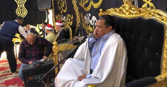 ابن الشيخ عبد الباسط عبد الصمد يتلو فى عزاء نجل مصطفى إسماعيل بالغربية.. فيديو