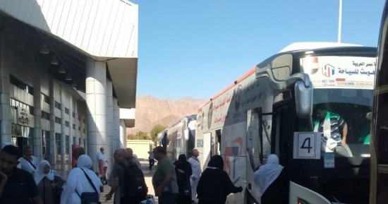استمرار مغادرة أفواج الحجاج من ميناء نويبع عبر العبارتين "آيلة" و"سينا"