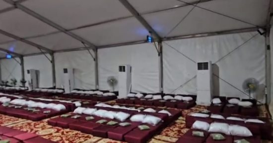 حجاجنا يتأهبون للتصعيد لعرفات.. رئيس بعثة الحج: المخيمات المكيفة جاهزة لاستقبال ضيوف الرحمن.. أسطول أتوبيسات مكيفة للتصعيد.. ويشدد على ضرورة ارتداء كارت نسك والابتعاد عن الشمس