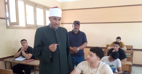 رئيس المنطقة الأزهرية يتفقد لجان الثانوية لأداء 3914 طالبا بالقسم العلمى