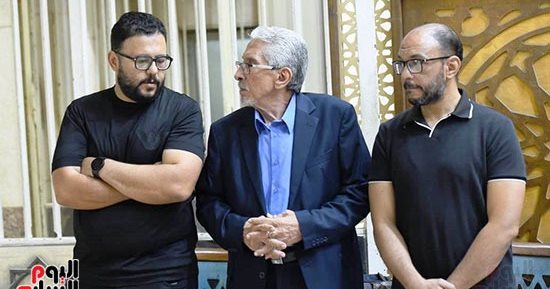 السيناريست إياد صالح يتلقى واجب العزاء فى والده بحضور المقربين